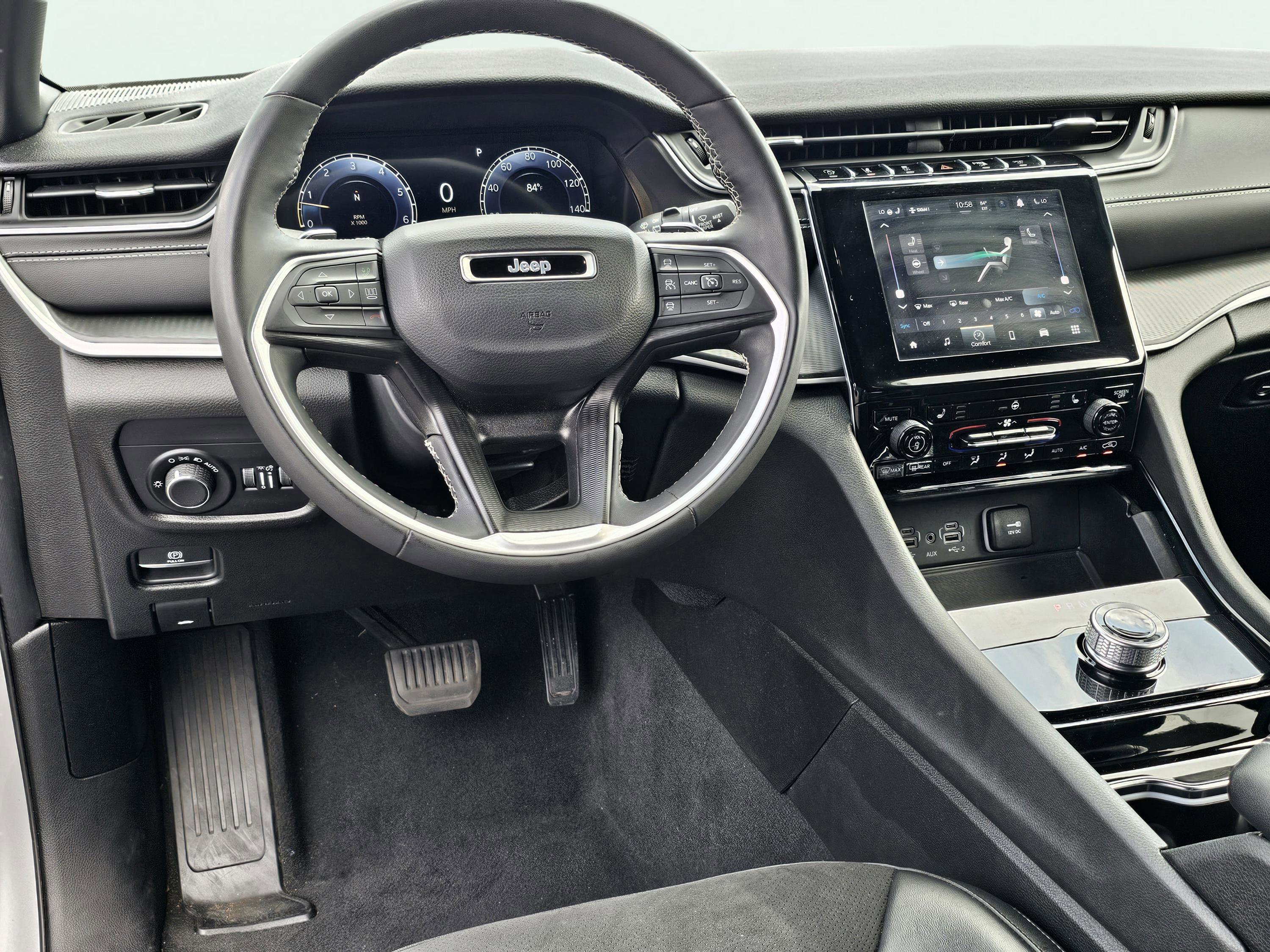 Used 2023 Silver Zynith Jeep Altitude image 33
