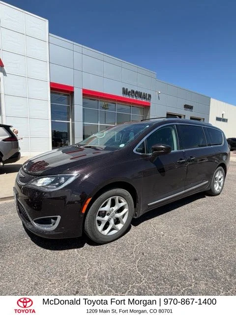 Used 2018 Red Chrysler Touring L image 1