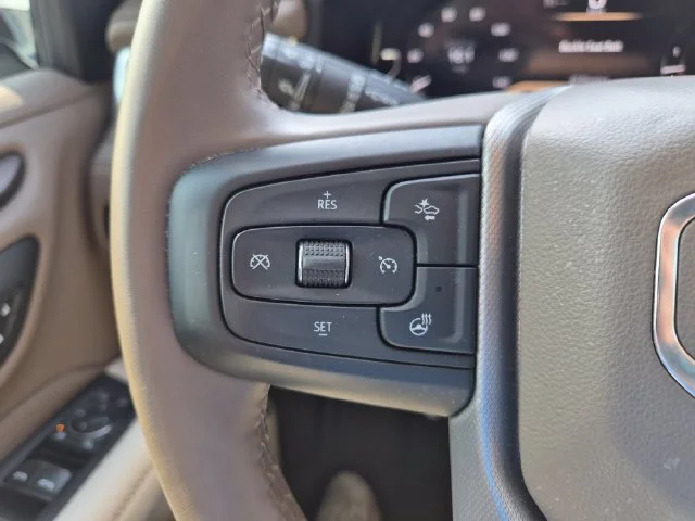 Used 2023 White GMC Denali image 22