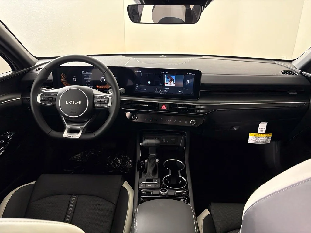 New 2027 White Kia GT-Line image 39