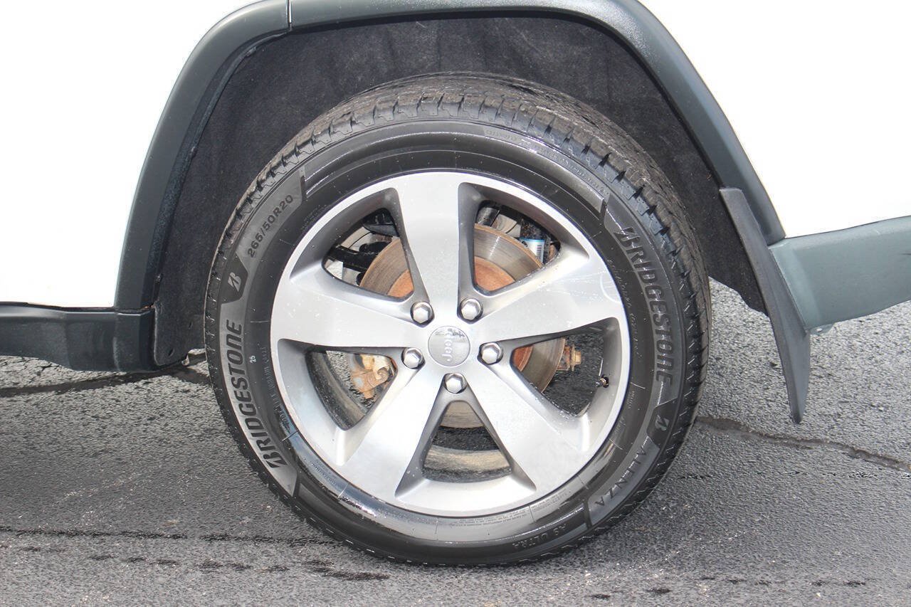 Used 2015 Bright White Clear Coat Jeep Limited 4x4 4dr SUV image 5