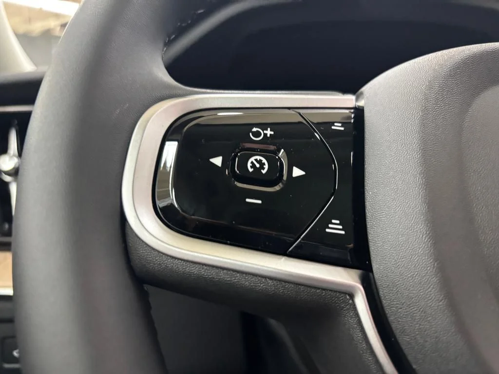 2026 Volvo XC60 Plus - Photo 22