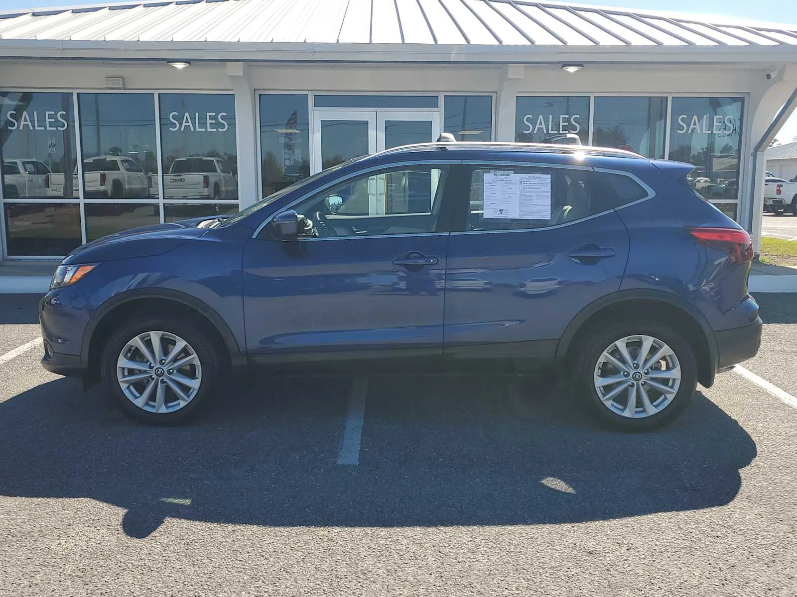 Used 2019  Nissan SV image 2