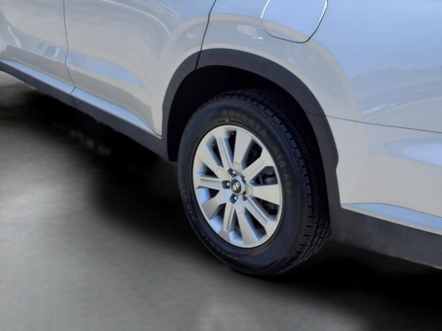 Used 2025  Hyundai SEL image 23