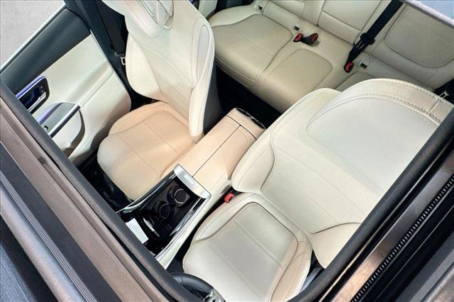 New 2026 Verde Silver Metallic Mercedes-Benz GLC 300 image 49