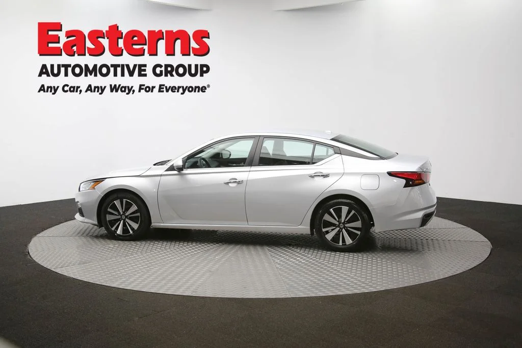 Used 2022 Silver Nissan 2.5 SV image 56