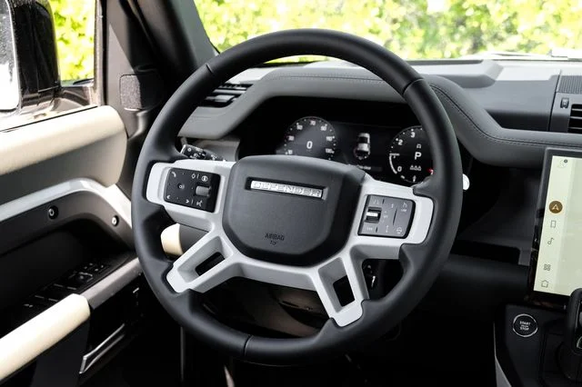 New 2026 White Land Rover X-Dynamic SE image 22