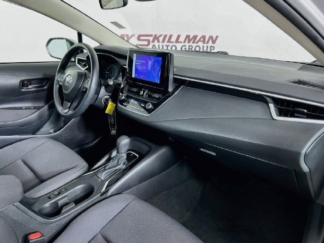 2025 Toyota Corolla LE - Photo 36