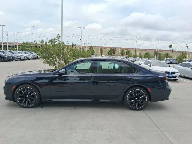 Used 2023 Black BMW 740i image 3