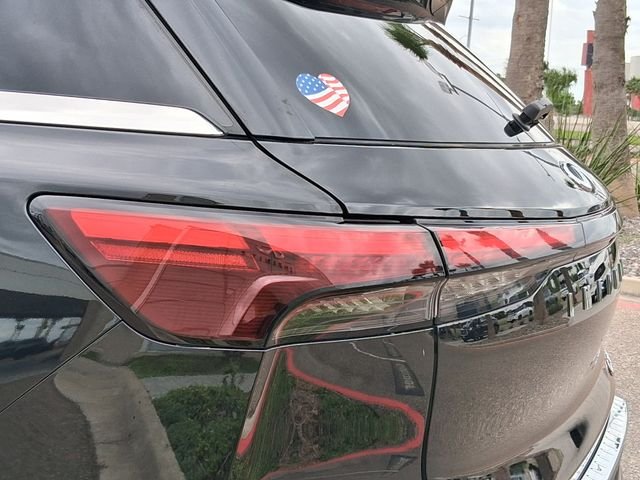 Used 2023 Black INFINITI LUXE image 8