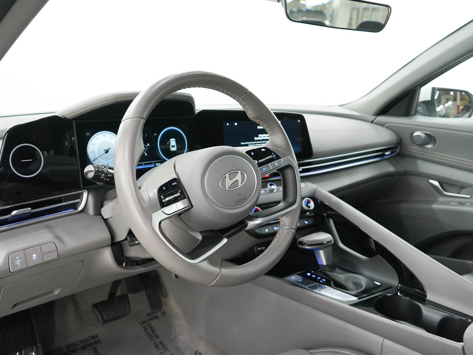 Used 2025 Serenity White Hyundai SEL Convenience IVT image 23