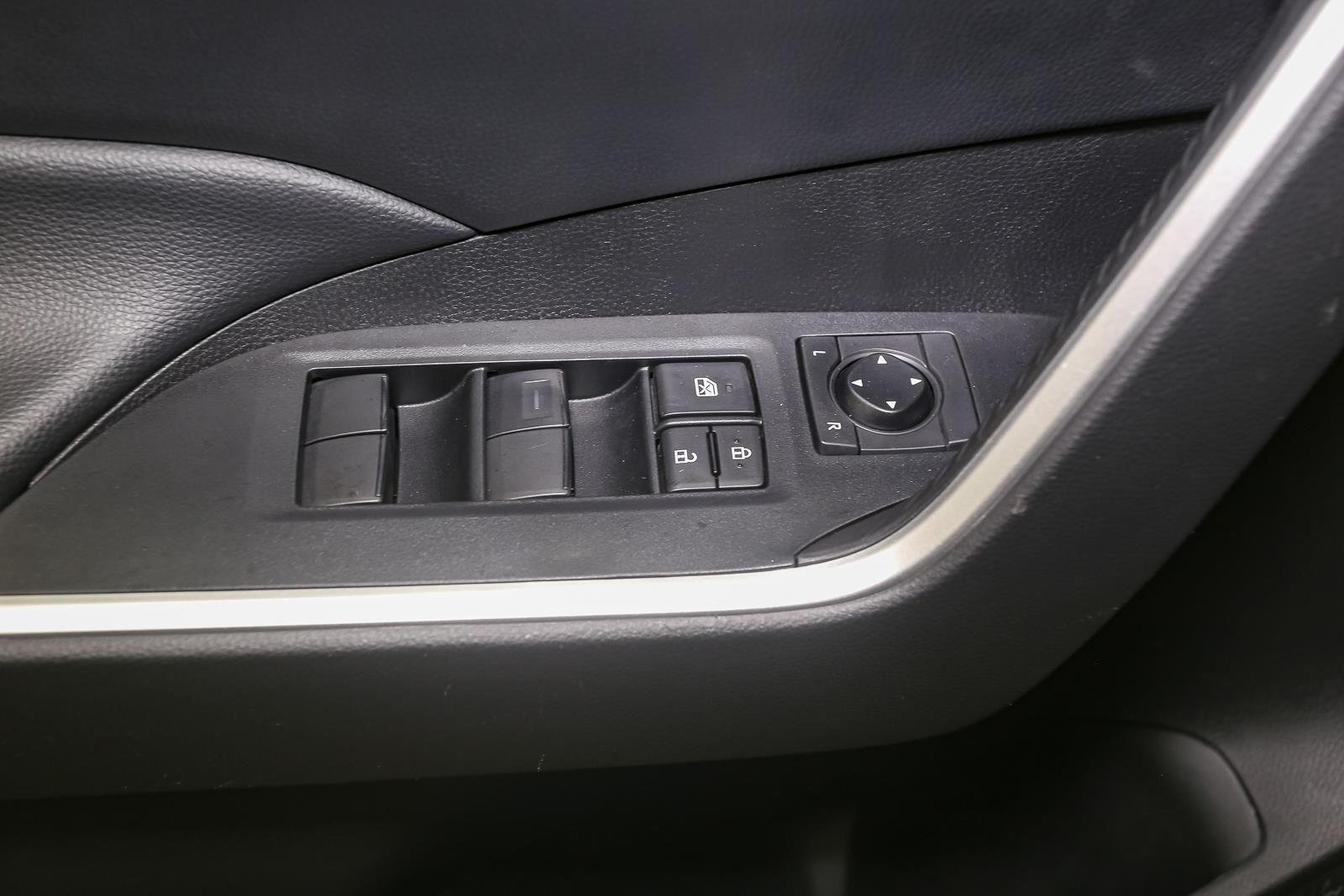 Used 2023 Ice Cap Toyota LE image 40