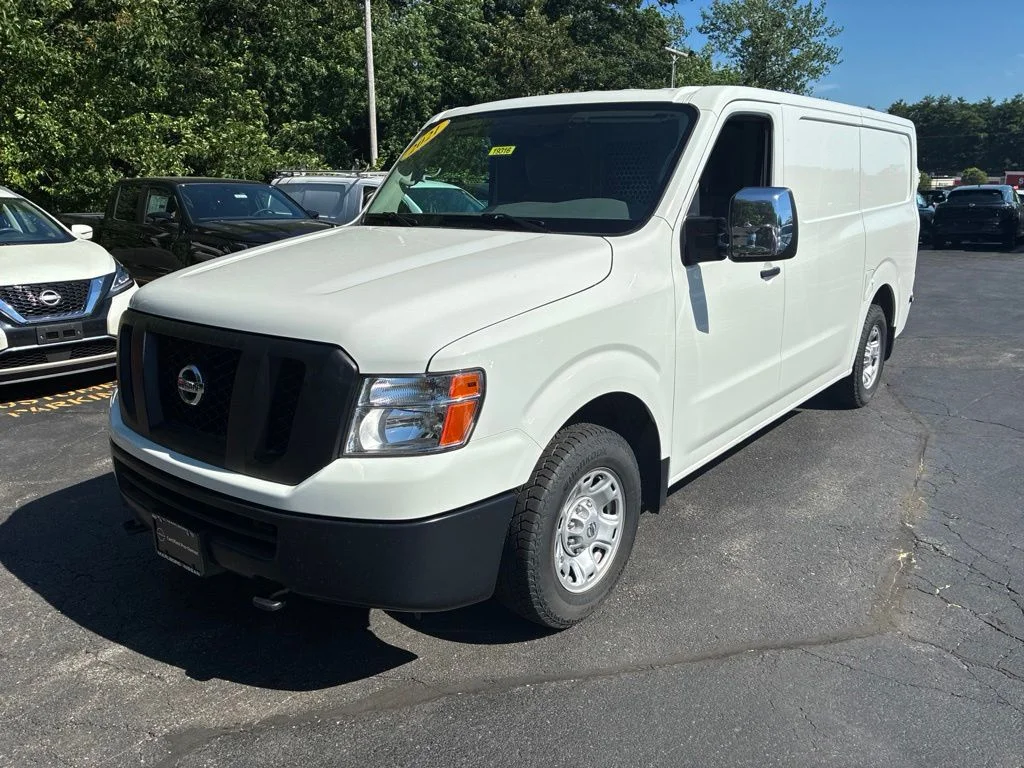 Used 2021 White Nissan SV image 3