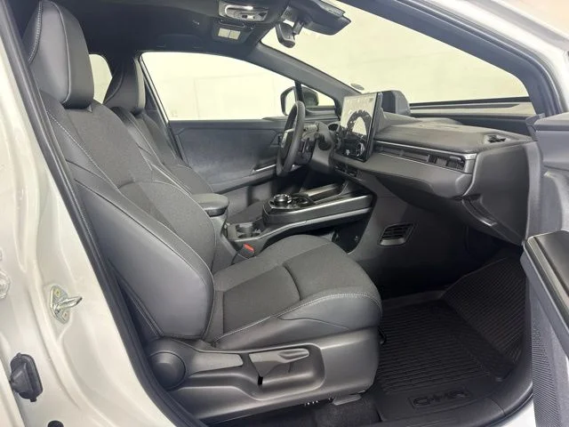 New 2026 Wind Chill Pearl <sup>1</sup> Toyota  SE image 4