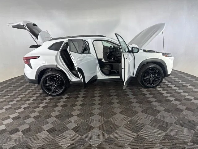 Used 2025 White Chevrolet ACTIV image 15