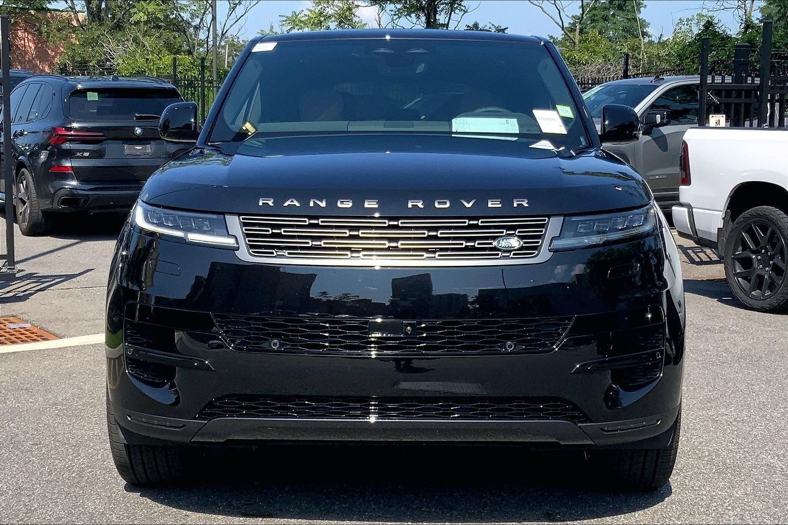 New 2026 Santorini Black Land Rover SE image 3