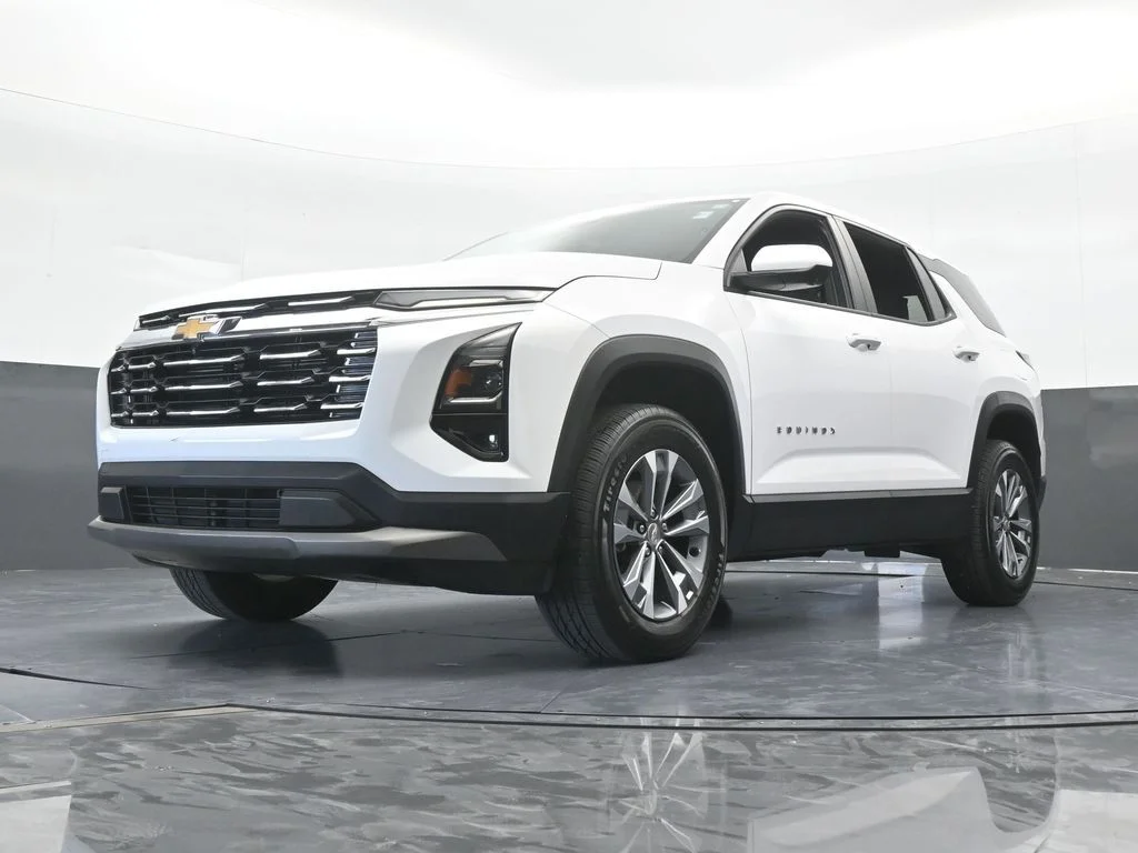 Used 2025 Summit White Chevrolet LT image 59