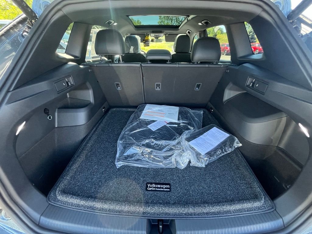 New 2026 Gray Volkswagen 2.0T SE R-Line Black image 25