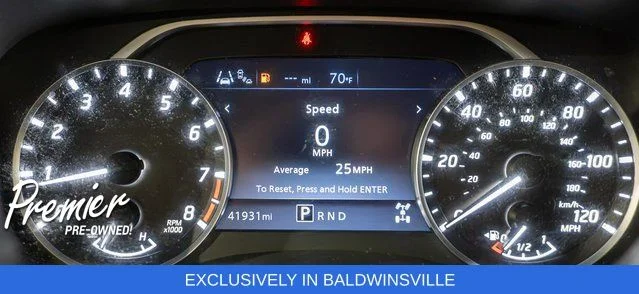 Used 2022 White Nissan S image 17