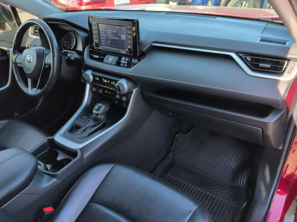 Used 2021 Red Toyota XLE Premium image 18