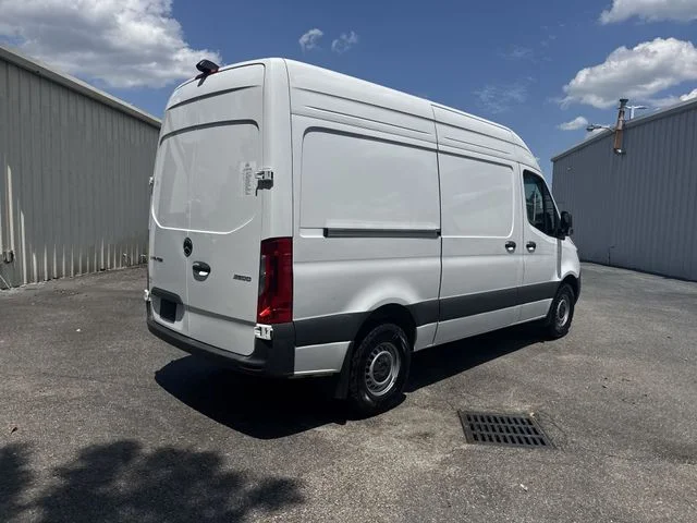 Used 2025 White Mercedes-Benz Cargo 144 WB image 5