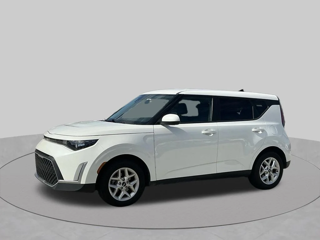 Used 2025 White Kia LX image 3