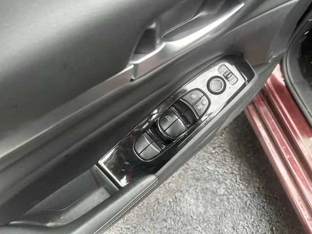 Used 2023 Red Nissan 2.5 SV image 17