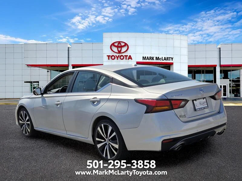 Used 2022 Brilliant Silver Metallic NISSAN 2.5 SR SEDAN image 3