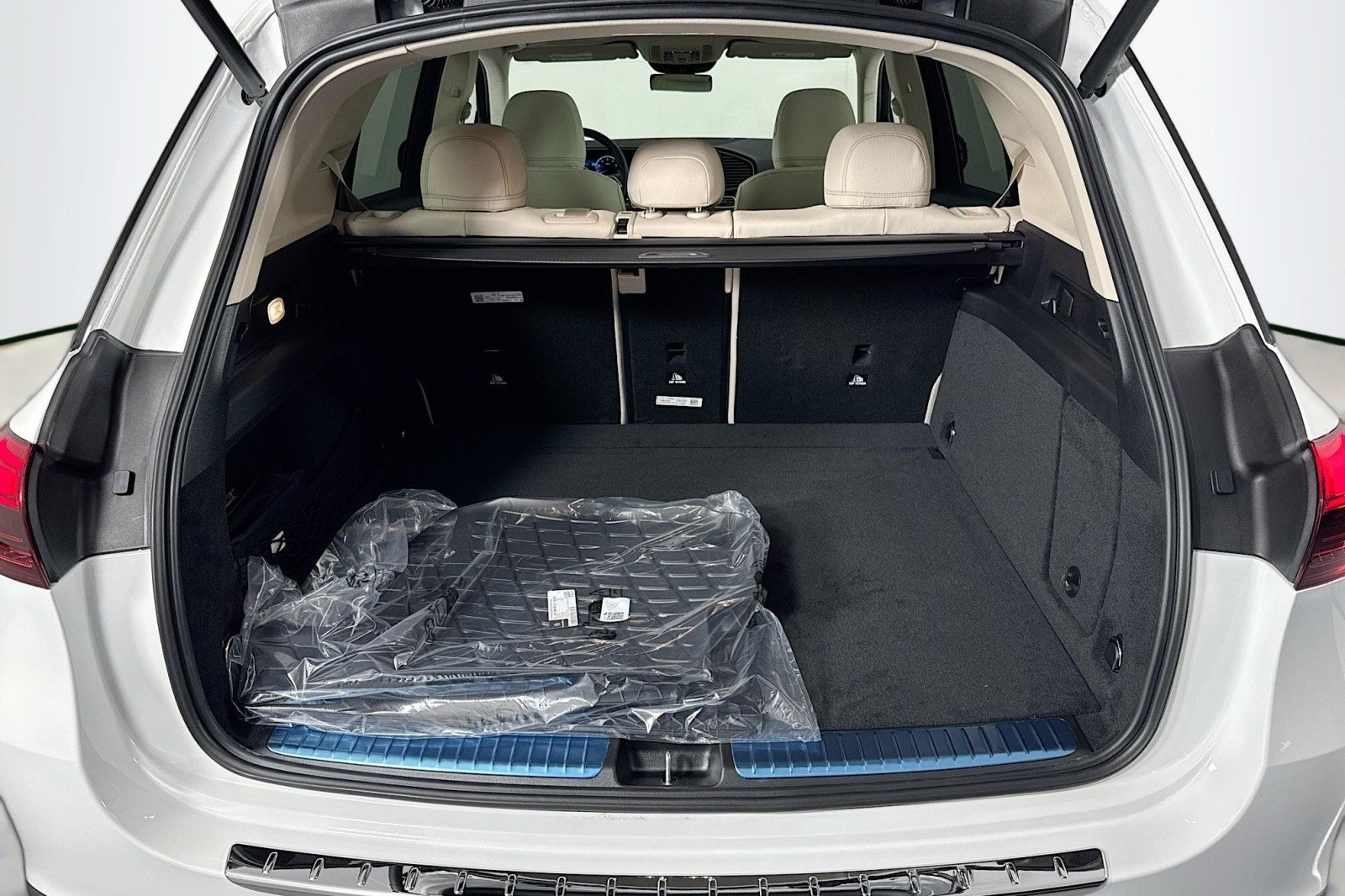 New 2026 Polar White Mercedes-Benz GLE 450 4MATIC® SUV image 22