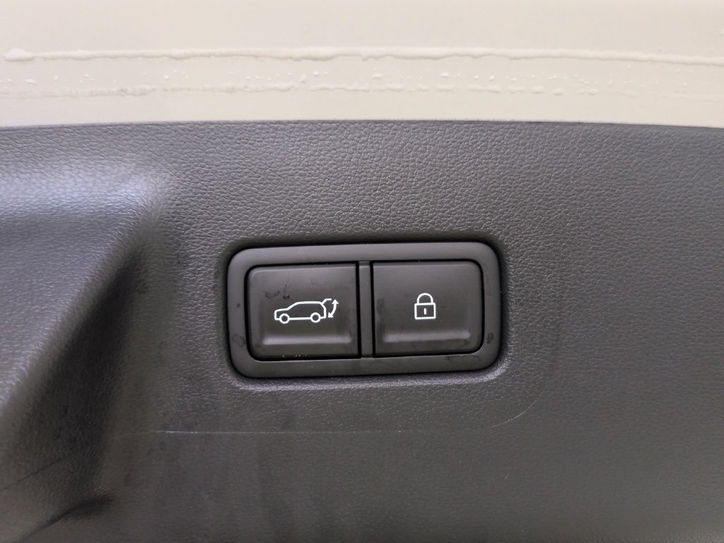 2025 Hyundai Santa Fe SE - Photo 17