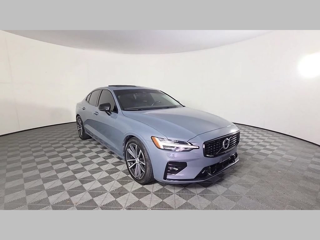 Certified Used 2022 Gray Volvo Momentum image 53
