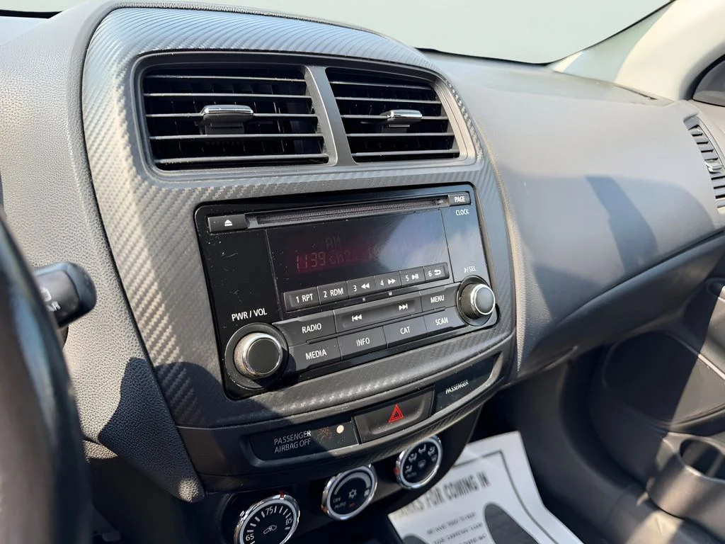Used 2017 Silver Mitsubishi 2.0 ES image 22
