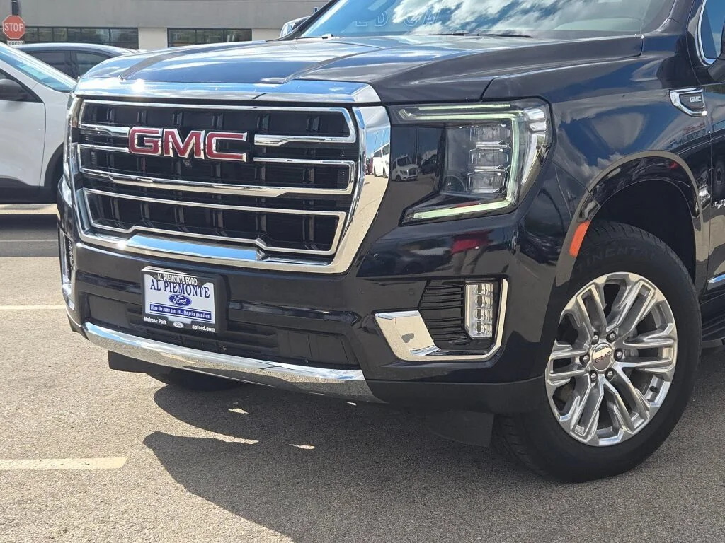 Certified Used 2022 Midnight Blue Metallic GMC SLT image 2