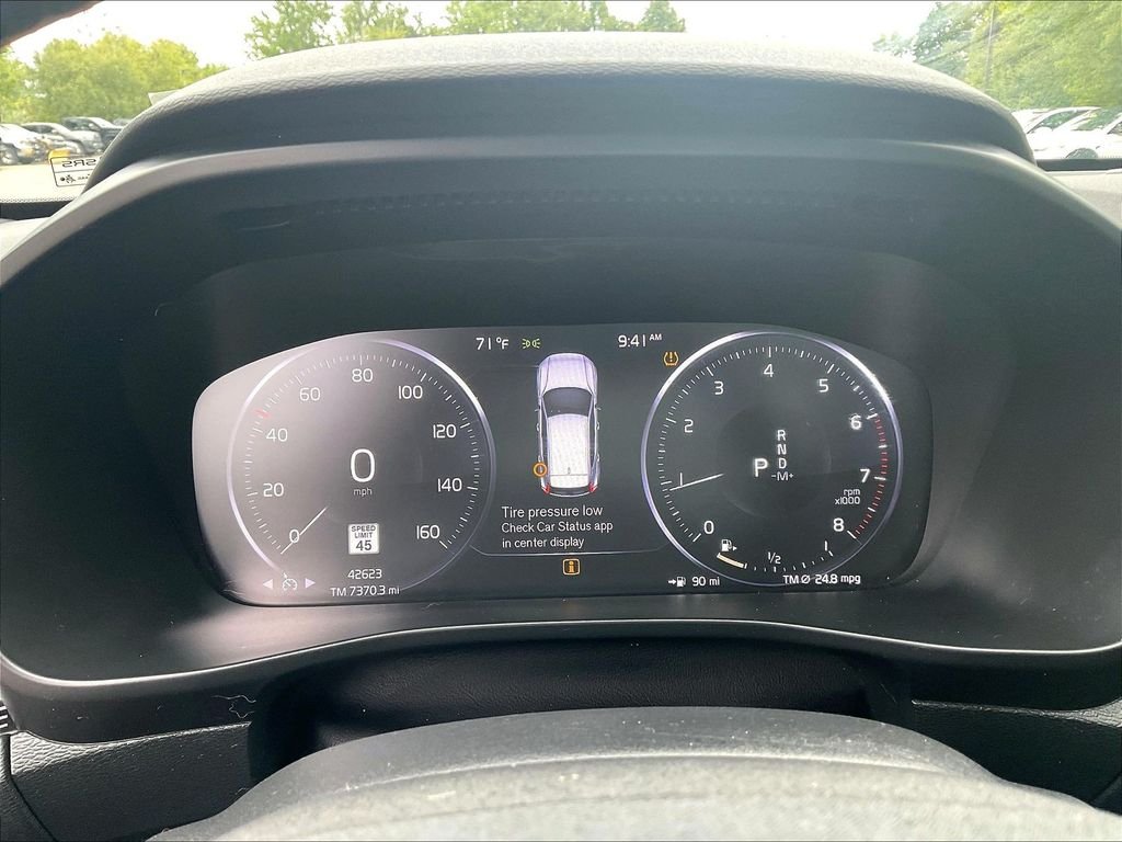Used 2021 Black Volvo R-Design image 25