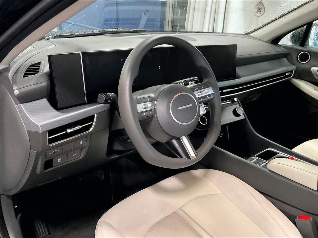 Used 2025 Black Hyundai SEL image 8