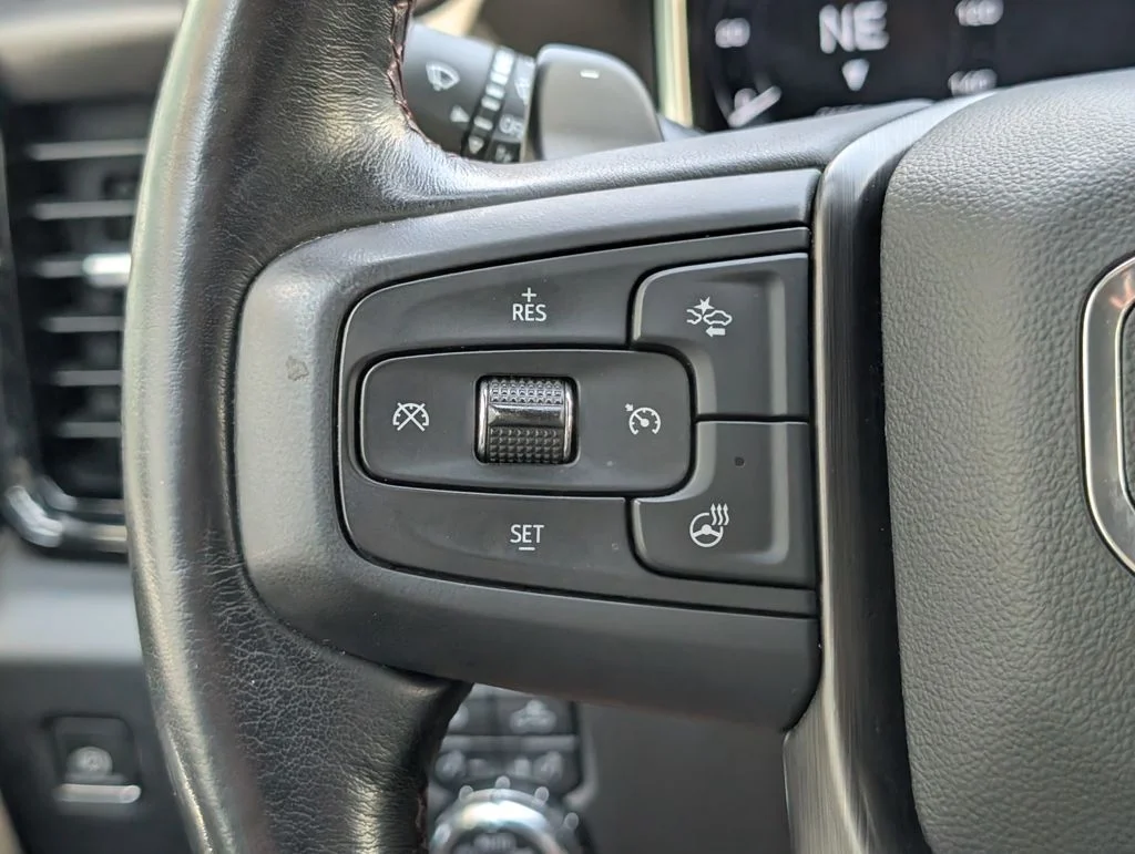 Used 2023 White GMC AT4X image 25