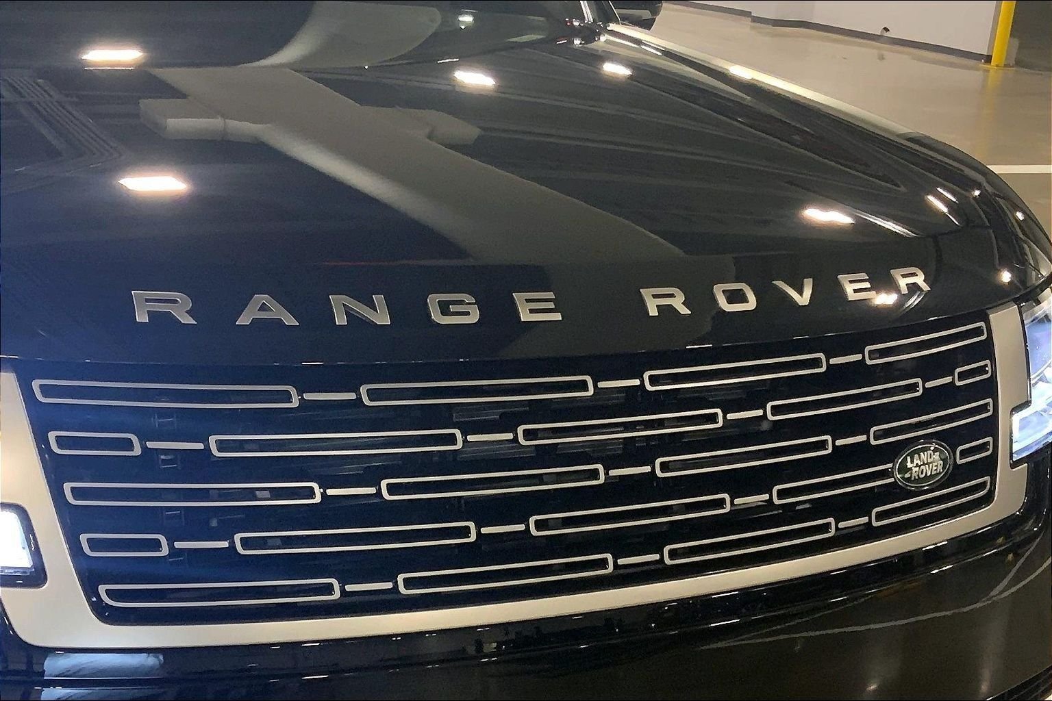 New 2026 Santorini Black LAND ROVER SE image 15