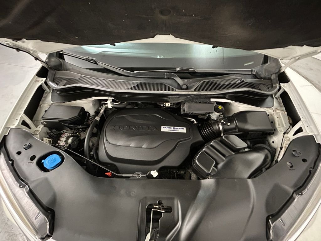 Used 2019 White Honda RTL-E image 21