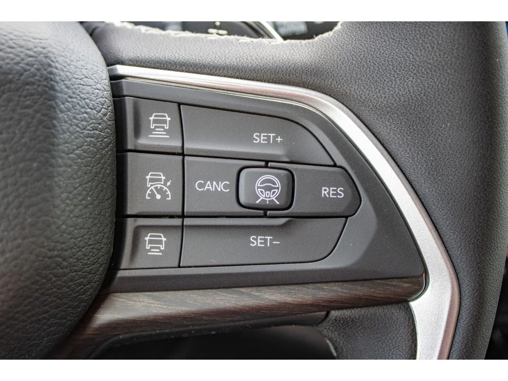 New 2026 Velvet Red Pearlcoat Jeep Laredo Altitude image 40