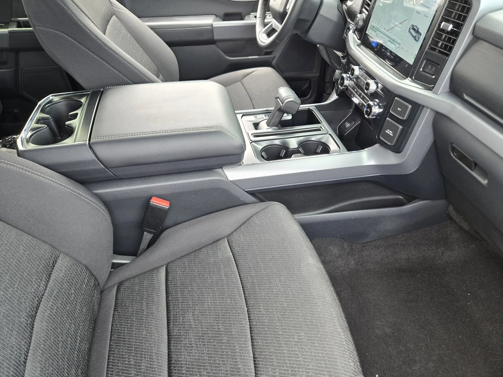 New 2026 Iconic Silver Metallic Ford XLT image 9