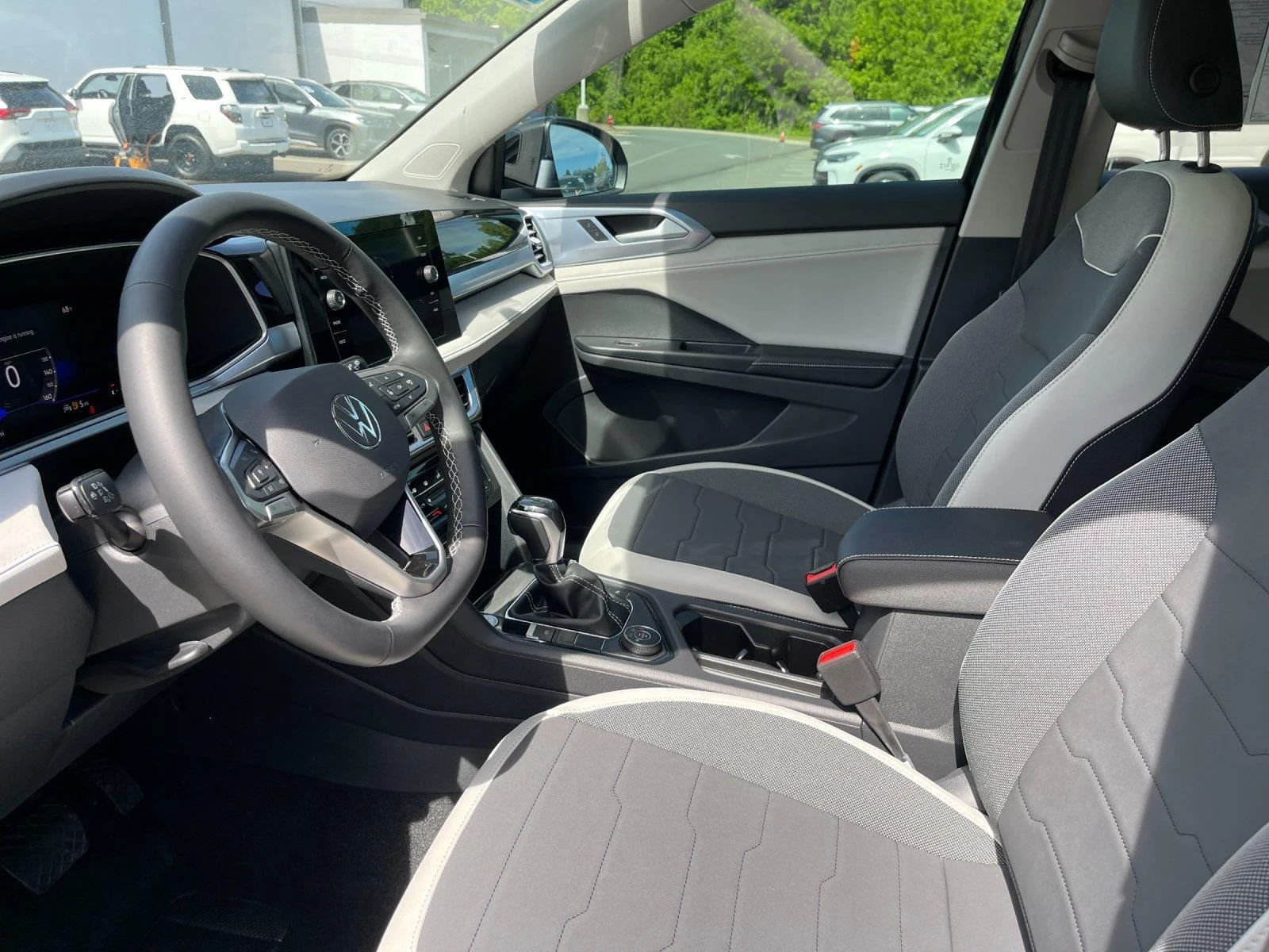 New 2026 Deep Black Pearl Volkswagen SE image 15