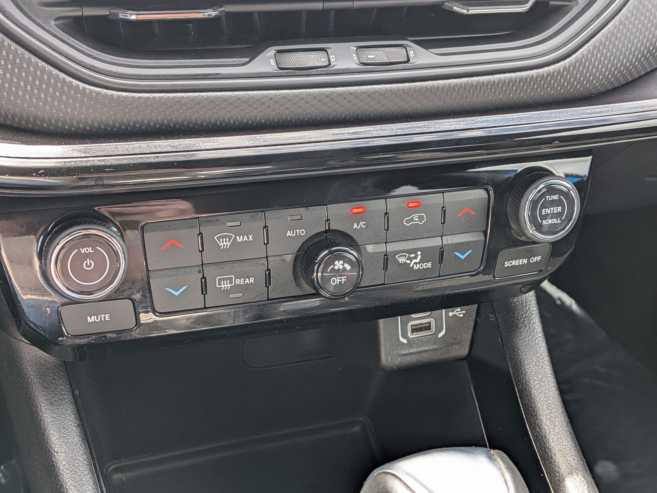 Ken Garff Cert 2025 Hydro Blue Pearlcoat Jeep Latitude image 22