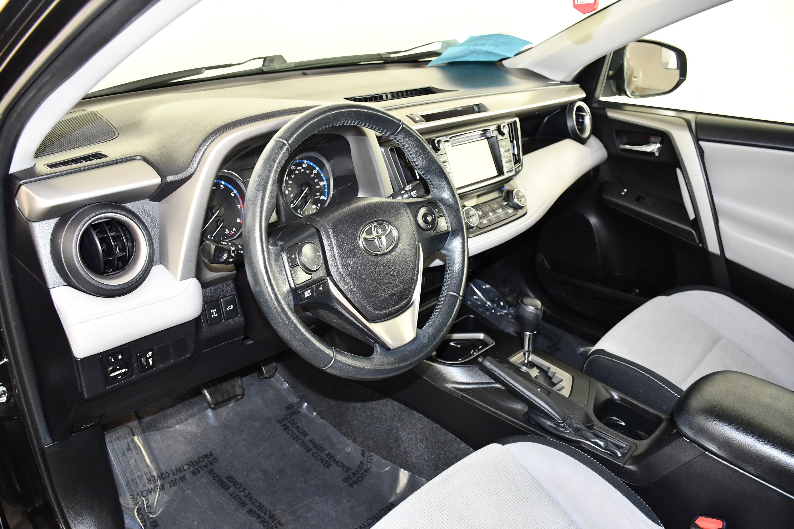 Used 2016 Black Toyota XLE image 36
