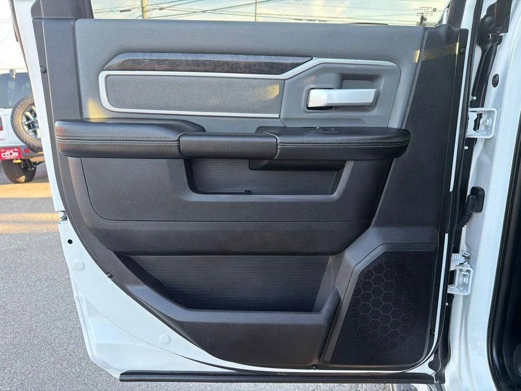 Used 2022 White Ram Big Horn image 16