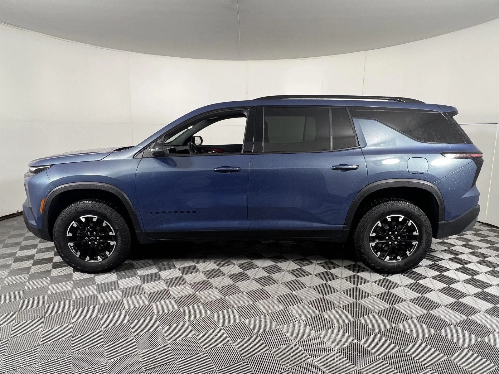 Used 2025 Lakeshore Blue Chevrolet Z71 image 8