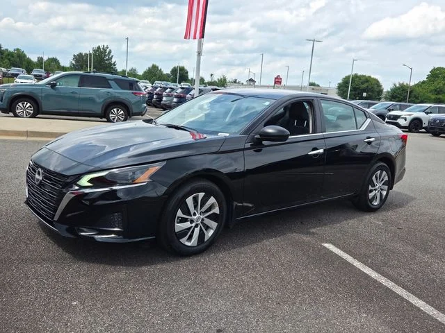 Used 2025 Black Nissan 2.5 S image 3