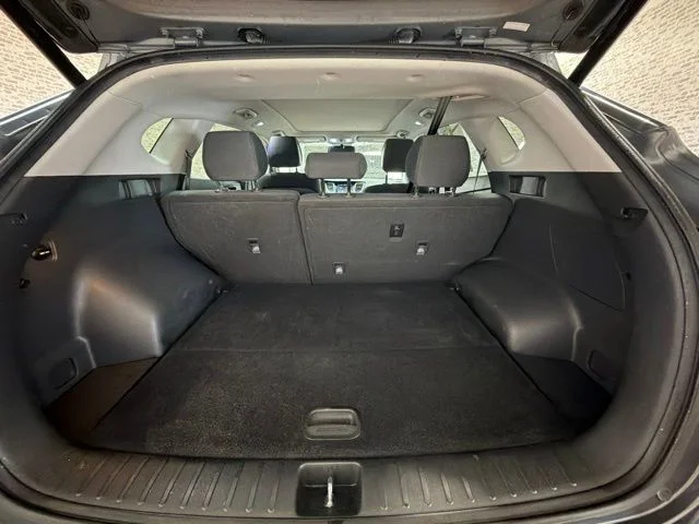 Used 2018 Coliseum Gray Hyundai Value image 11