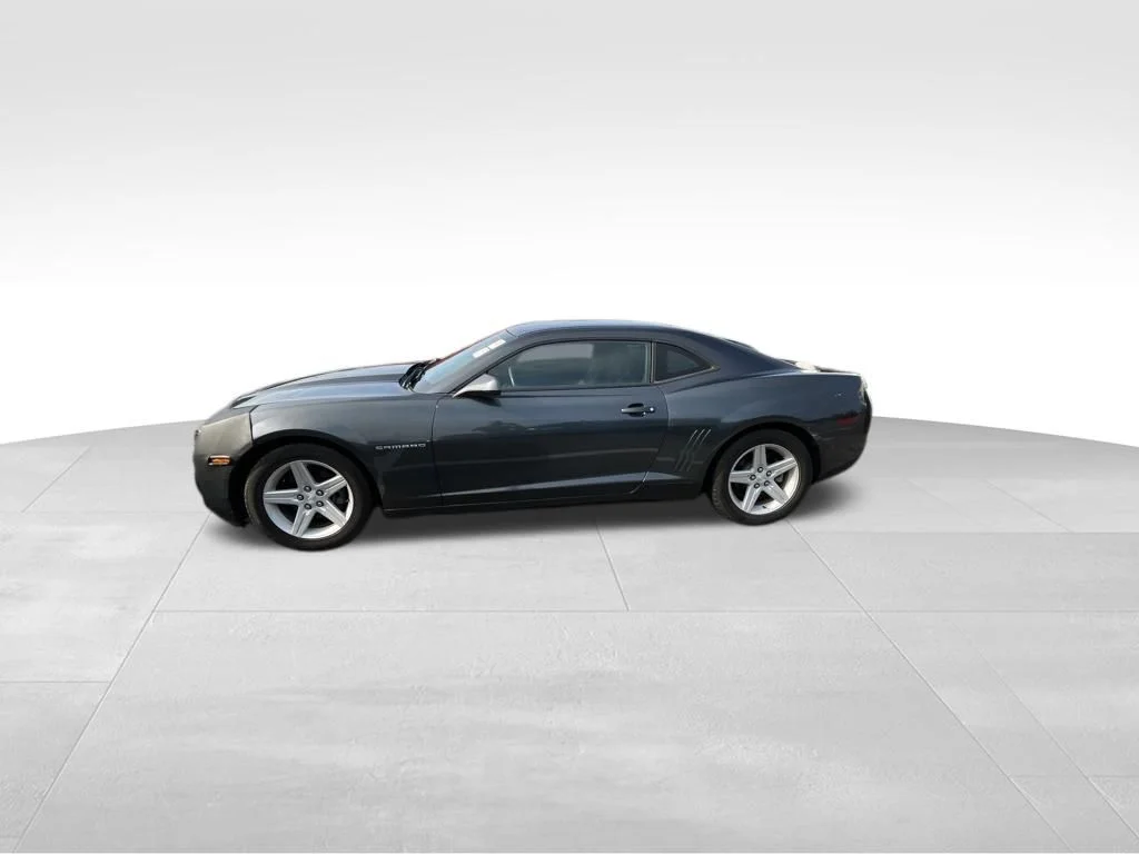 Used 2011 Gray Chevrolet 1LT image 3