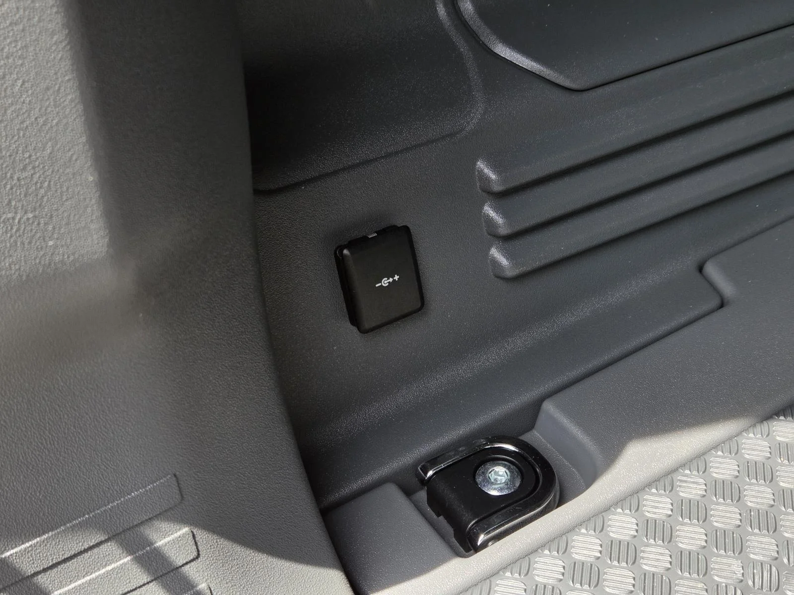 Certified Used 2023  Land Rover X-Dynamic SE image 13