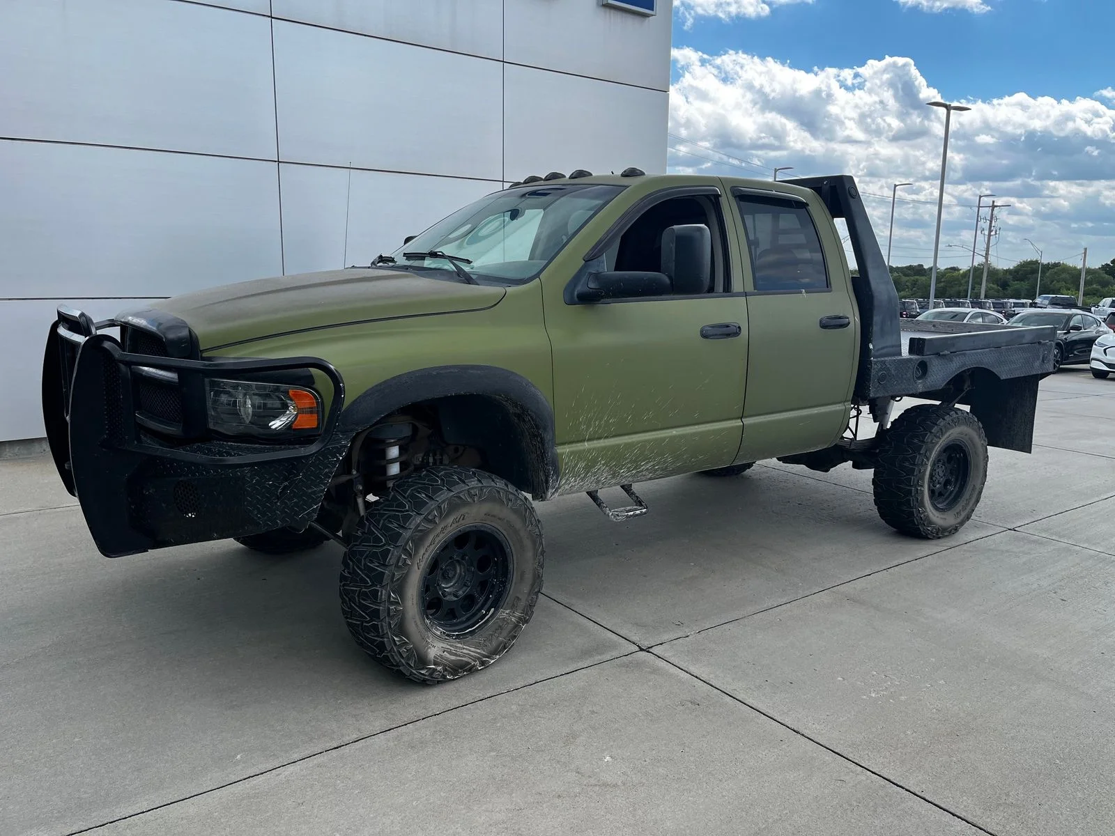 Used 2004 Silver Dodge SLT image 1